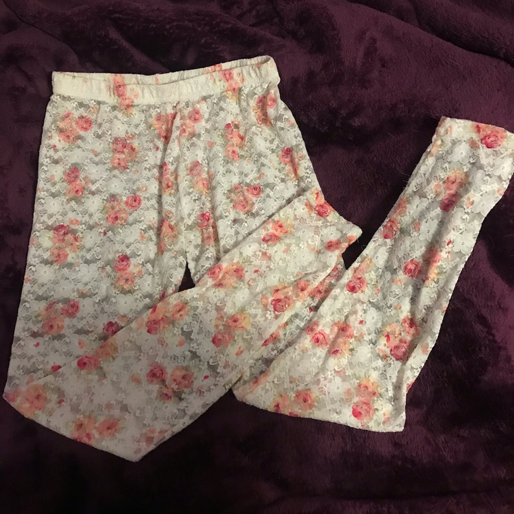 🎉FREE (Add to Bundle)Lace Leggings